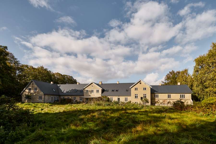 Zooming across the renovated Faxe manor with a new steel roof, Feddet 27, 4640 Faxe, Denmark